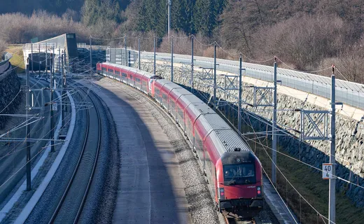 Inaugural run at the Koralm Tunnel: an ÖBB Railjet reaching the eastern portal